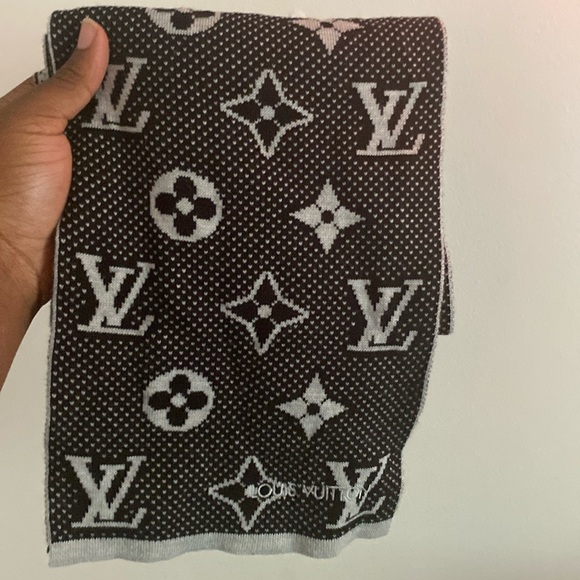 Louis vuitton scarf - Picture 1 of 1